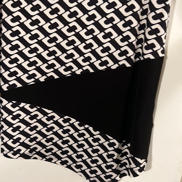 1ere Avenue black/cream geometric 3/4 sleeve asymmetrical hem tunic - Picture 5 of 10